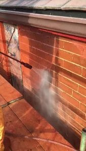 How water power washing clean bricks